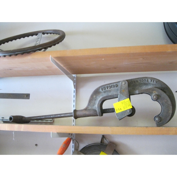 LG. PIPE CUTTER