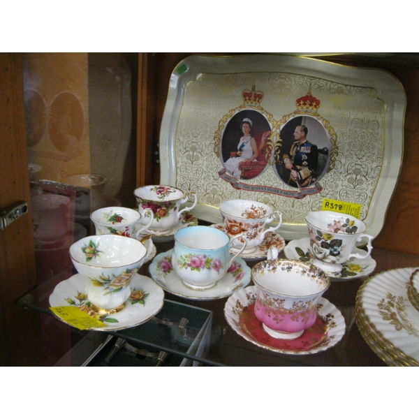 QUEENS SILVER JUBILEE METAL TRAY & 7 ROYAL ALBERT TEACUPS/SAUCERS