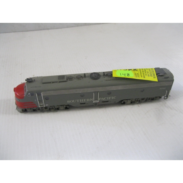 SOUTHERN PACIFIC RAILWAY LOCOMOTIVE - LIFELIKE