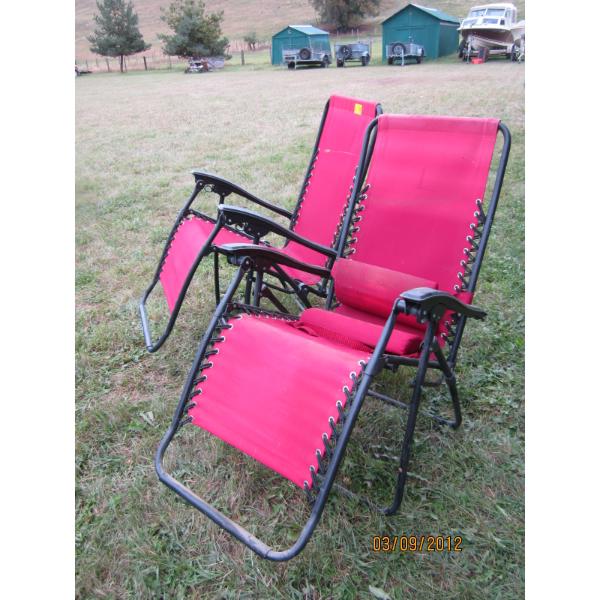2 FOLDING LOUNGE CHAIRS
