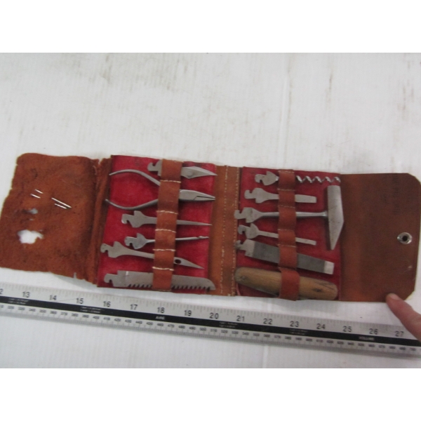 LEATHER CASED MULTI TOOL SET