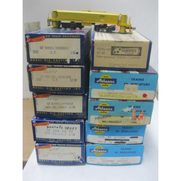 10 TRAIN CARS  - VARIOUS SIZES