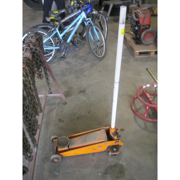 HYDRAULIC FLOOR JACK