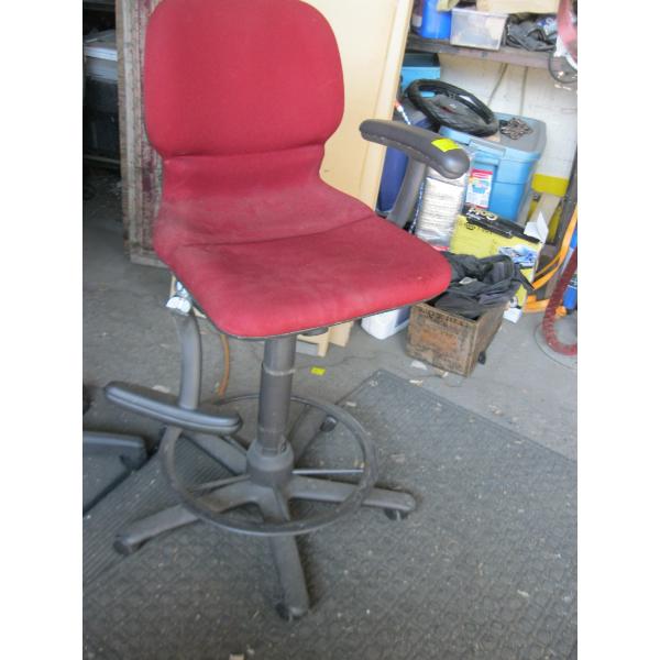 HIGH OFFICE CHAIR - ONE BROKEN ARM