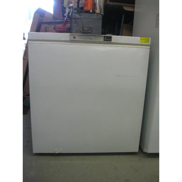 SM. HOTPOINT CHEST FREEZER