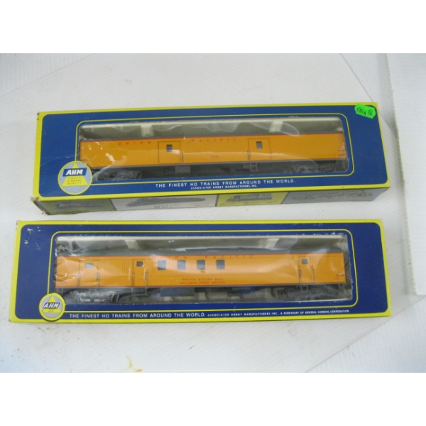 2 TRAIN CARS