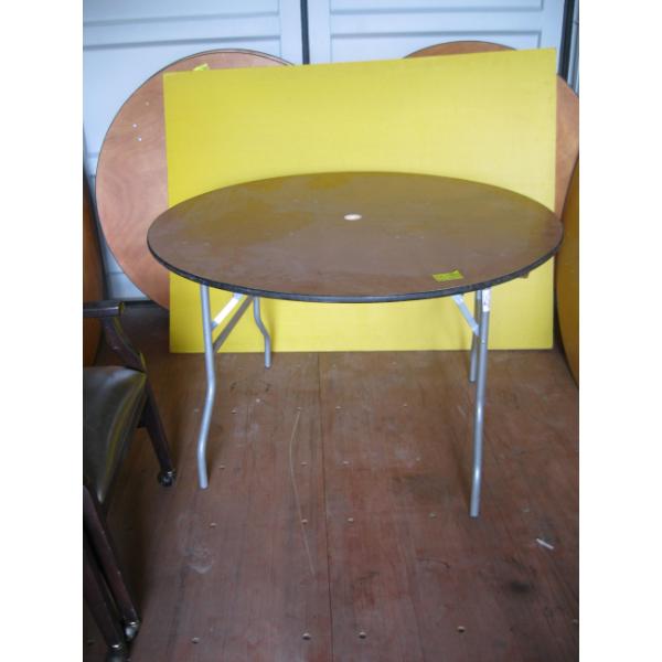 FOLDING ROUND TABLE