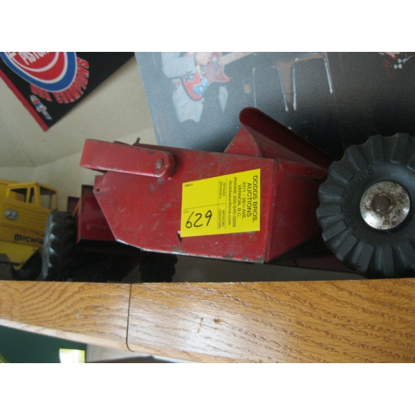 STRUTCO TOYS EARTH MOVER