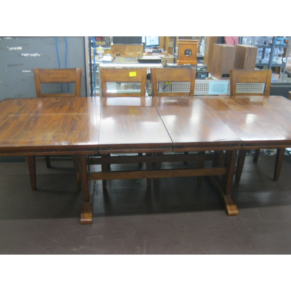 LG. DINING TABLE W/2 LEAVES & 4 CHAIRS