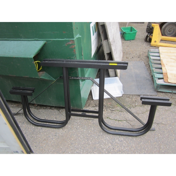 PATIO TABLE METAL FRAME - NEEDS WOOD