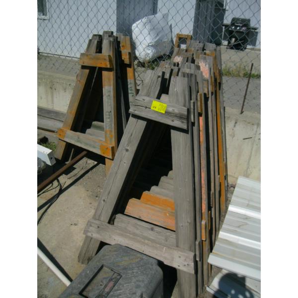 WOODEN CONSTRUCTION BARRIERS