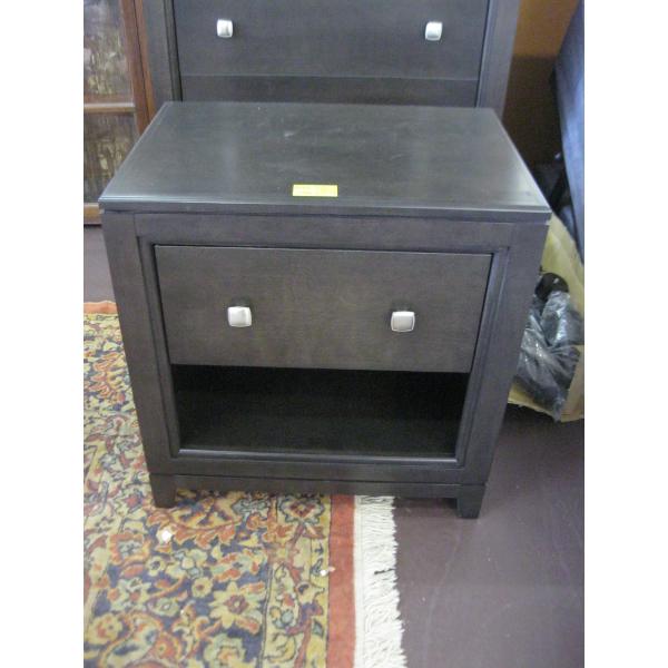 MATCHING SINGLE DRAWER NIGHTSTAND W/SLOW CLOSE