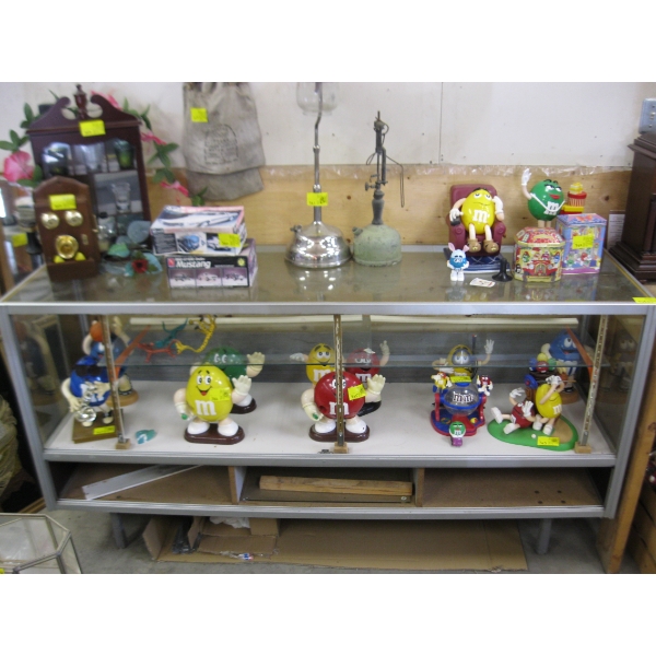 GLASS SHOWCASE