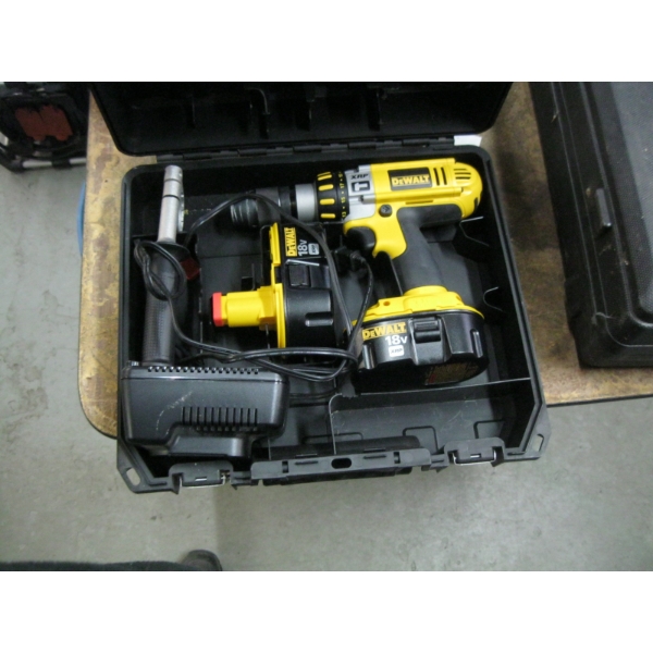 DEWALT 18V CORDLESS DRILL KIT