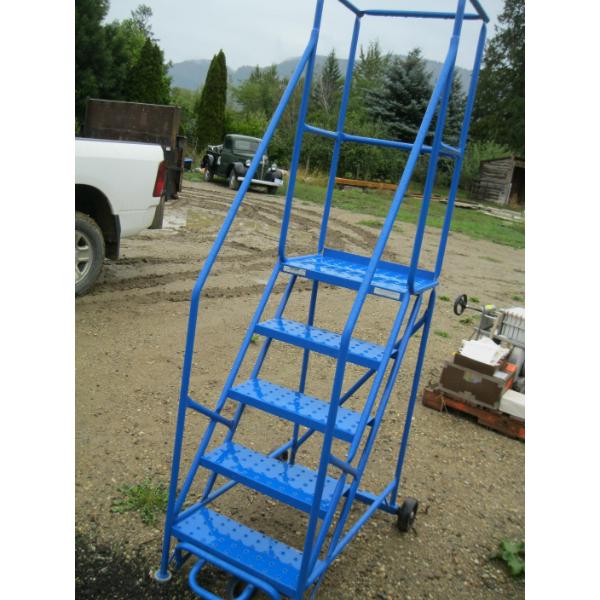 SET OF ROLLING STAIRS