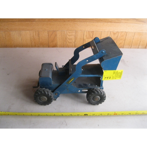 STRUTCO TOYS WHEELED LOADER