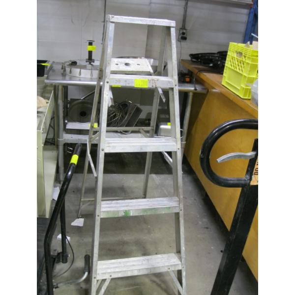 5' ALUMINUM STEPLADDER