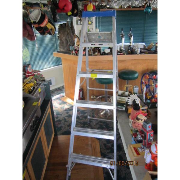 6' ALUMINUM STEPLADDER