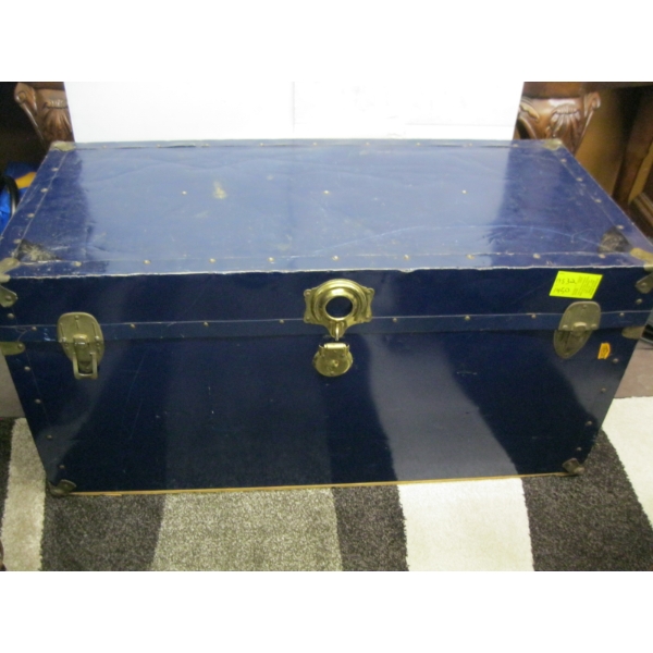 METAL STEAMER TRUNK