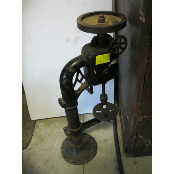 BENCH TOP FLIGHT DRILL PRESS