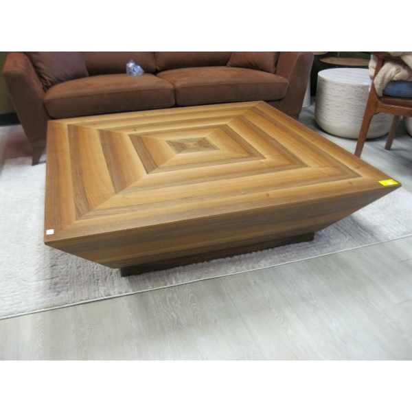 LG. SQUARE 125CMX125CM COFFEE TABLE