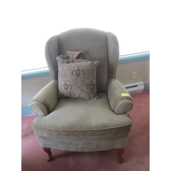 GREEN WINGBACK CHAIR W/PILLOW