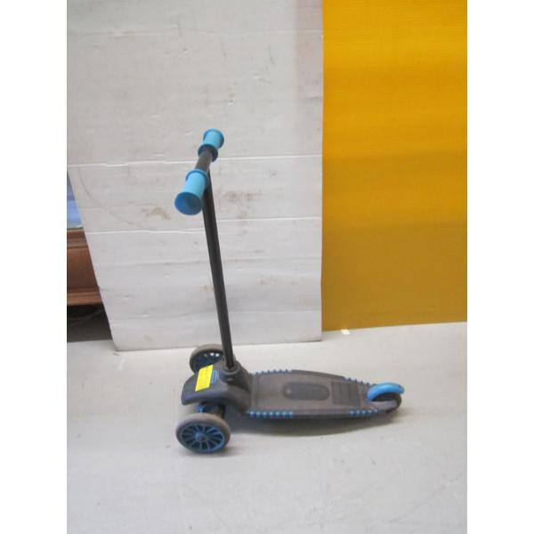 KIDs LITTLE TYKES 3 WHEEL SCOOTER