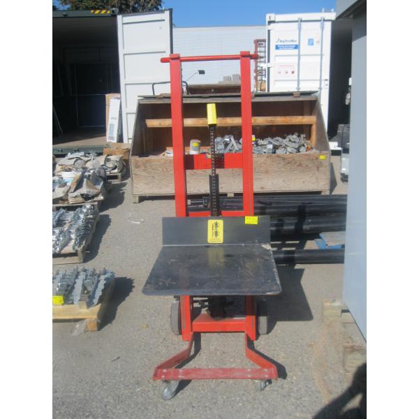 HYDRAULIC PLATFORM LIFT