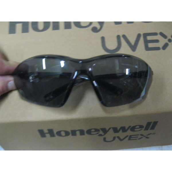 10 PAIR OF SAFETY GLASSES