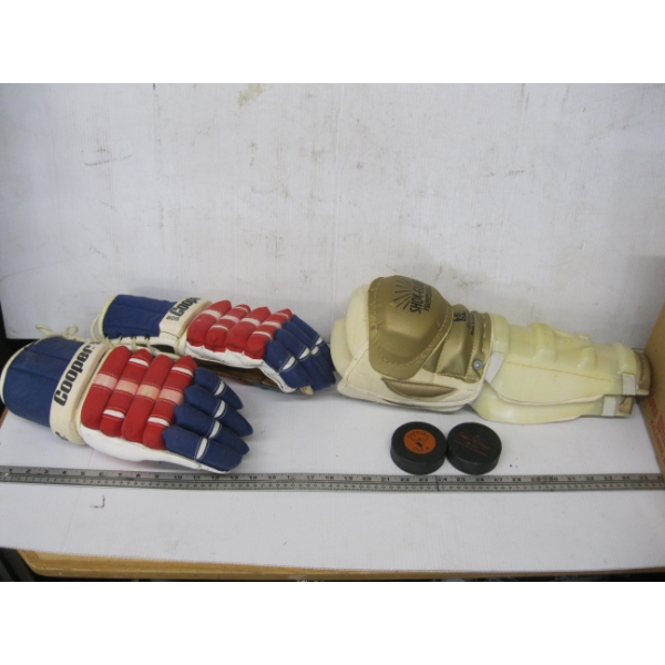 PAIR OF COOPER HOCKEY GLOVES & SHINPADS