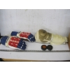 Image 2 : PAIR OF COOPER HOCKEY GLOVES & SHINPADS