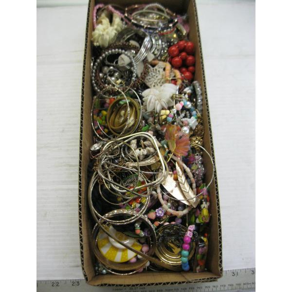 BAG OF COSTUME JEWELLERY