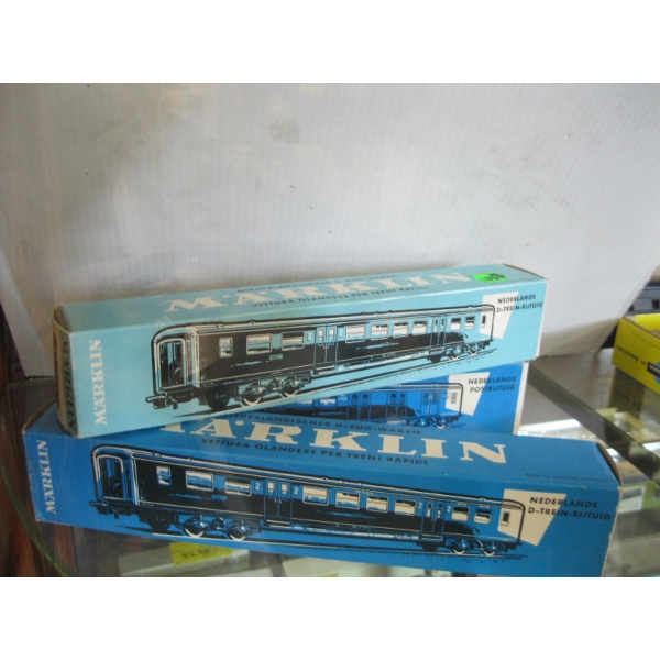 3 MARKLIN TRAIN CARS