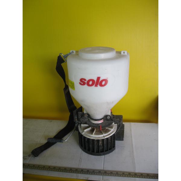 SOLO FERTILIZER SEEDER