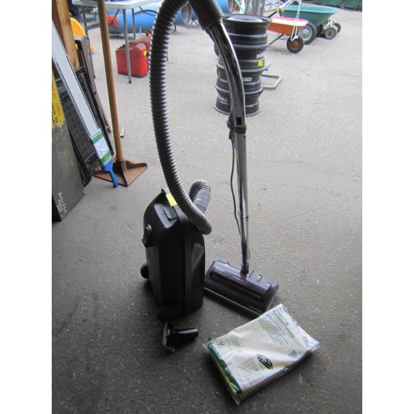 KENMORE POWER MATE VACUUM W/BAGS & ACCESS.