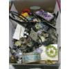 Image 3 : BOX OF JEWELLERY