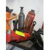 Image 1 : 2 HYDRAULIC BOTTLE JACKS & A HYDRAULIC RAM
