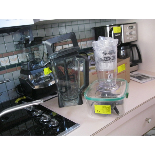 NINJA BLENDER/FOOD PROCESSOR UNIT W/ACCESS.