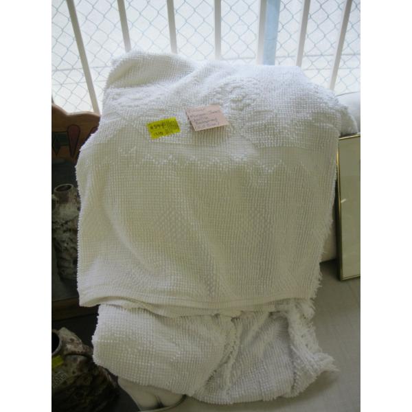 VINTAGE MORGAN JONES CHENILLE BEDSPREAD - FULL SIZE