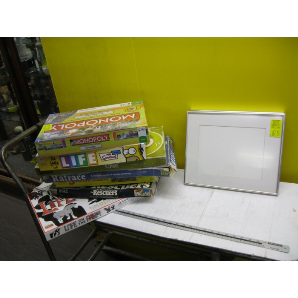 GAMES & 2 PICTURE FRAMES
