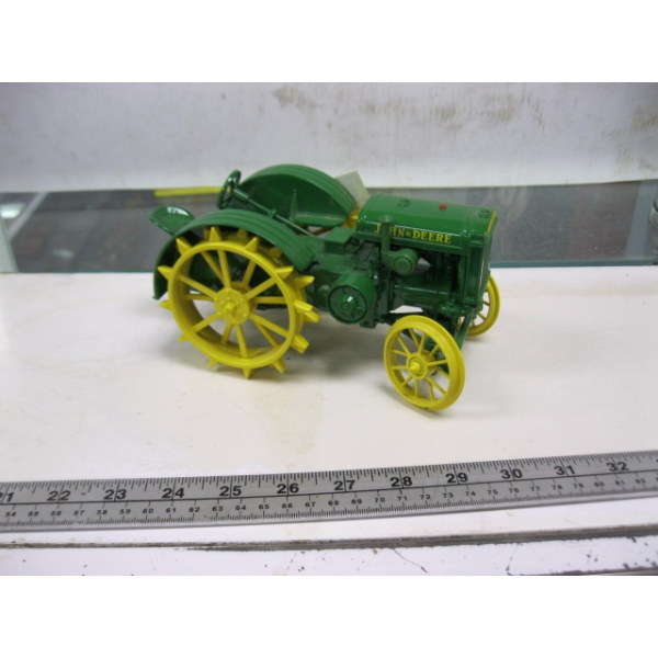 JOHN DEERE DIECAST TRACTOR