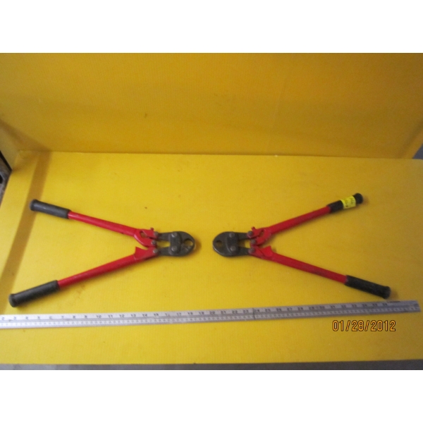 2 CLAMPS & BAR W/HANDLES