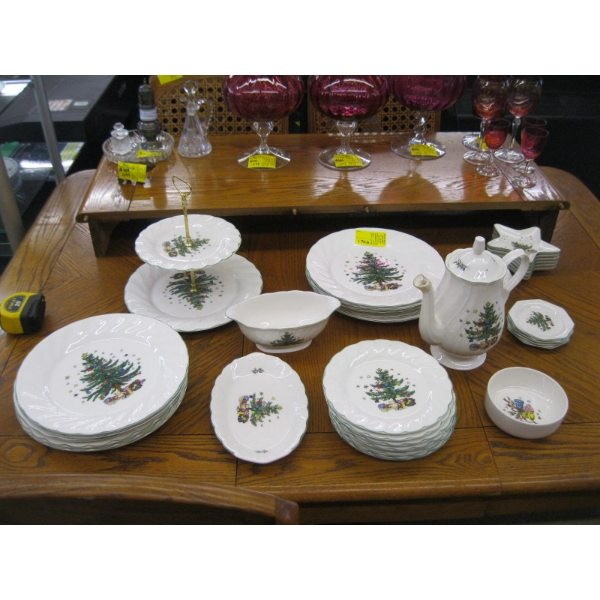SET OF NIKKO HAPPY HOLIDAYS DISHWARE INCL. SIDEPLATES, TEAPOT, ETC.