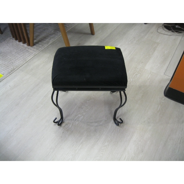 SM. BLACK METAL LEG UPHOLSTERED STOOL