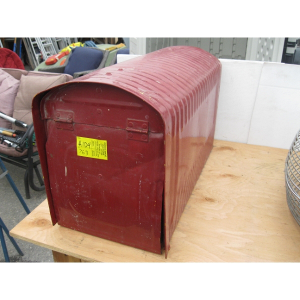 RED VINTAGE MAILBOX