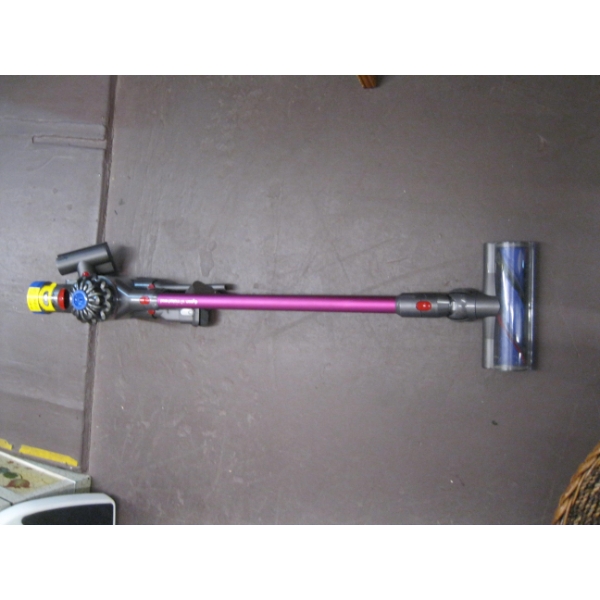 DYSON CORDLESS V7 VACUUM