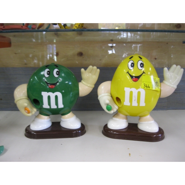 2 M&Ms FIGURINES