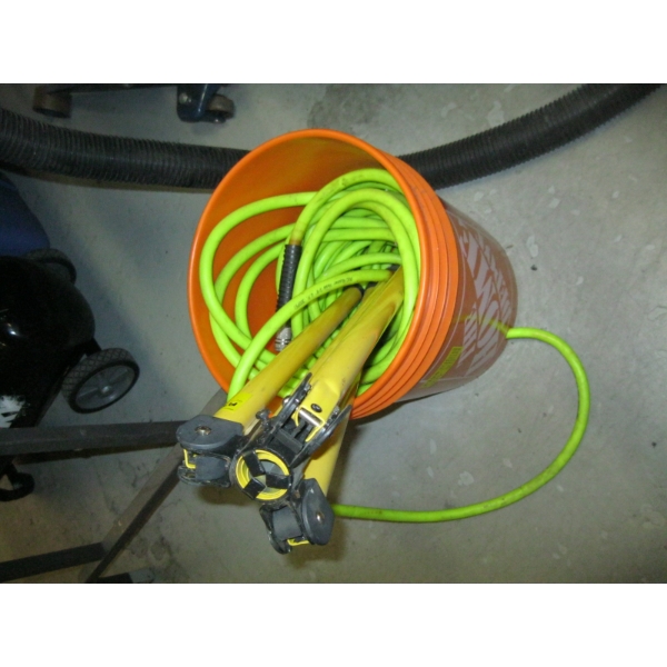 HOME DEPOT PAIL W/AIRLINE & TRIPOD STAND