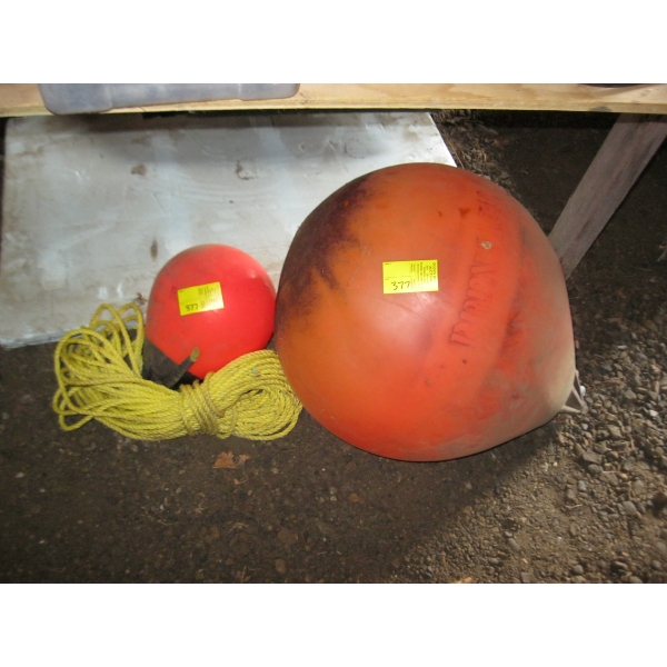 2 FLOATING BALLS
