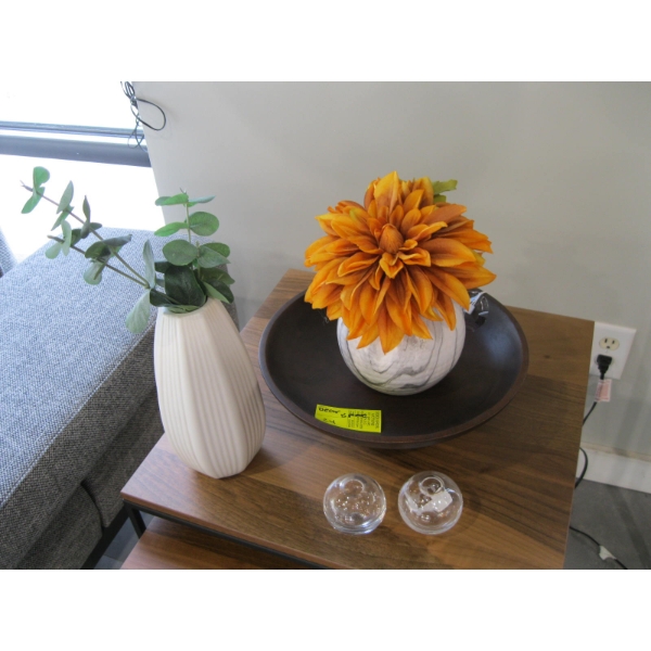 5 PIECES OF DÉCOR